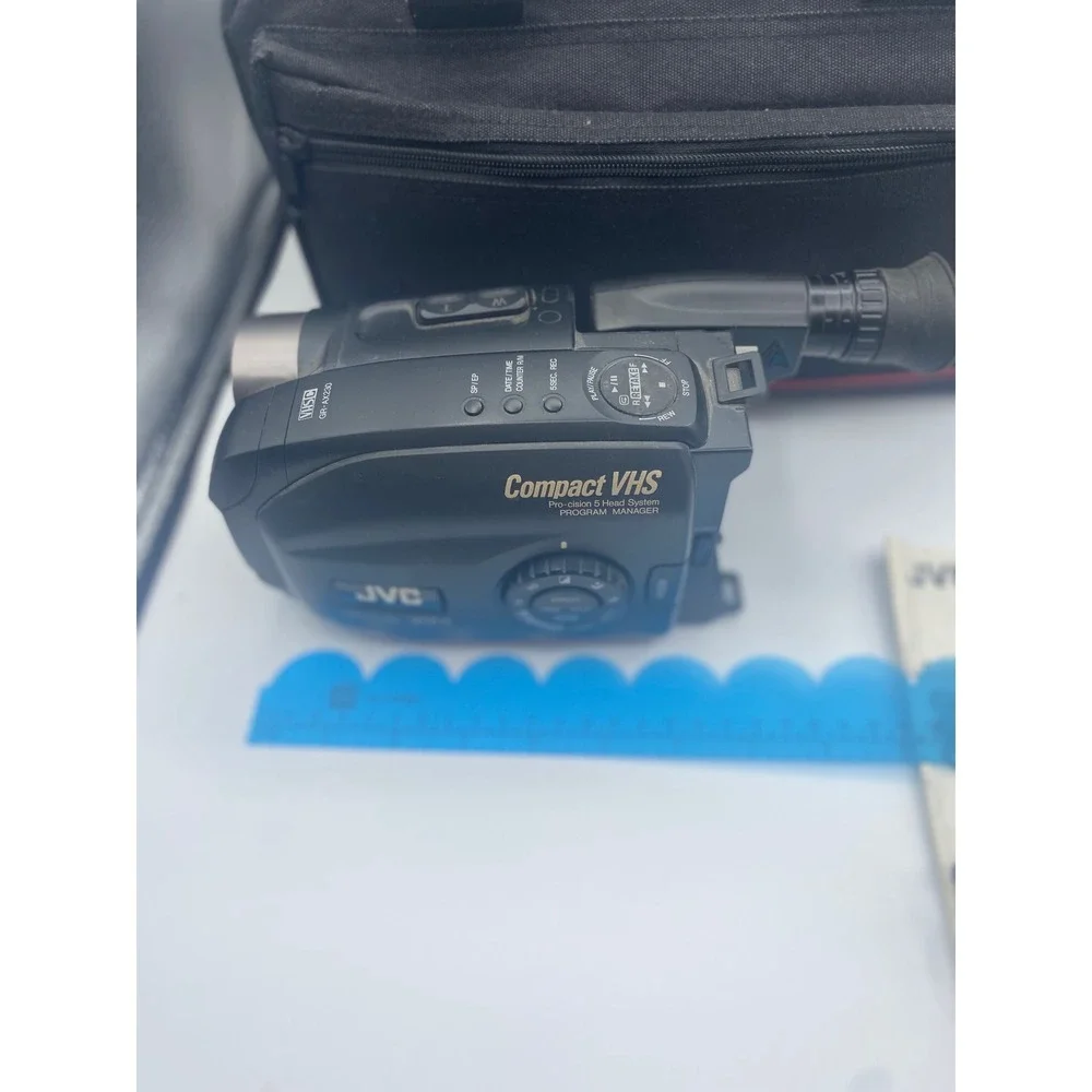 JVC GR-AX230U VHS Camcorder 22x Optical Zoom Vintage 1998 Bundle Parts Only